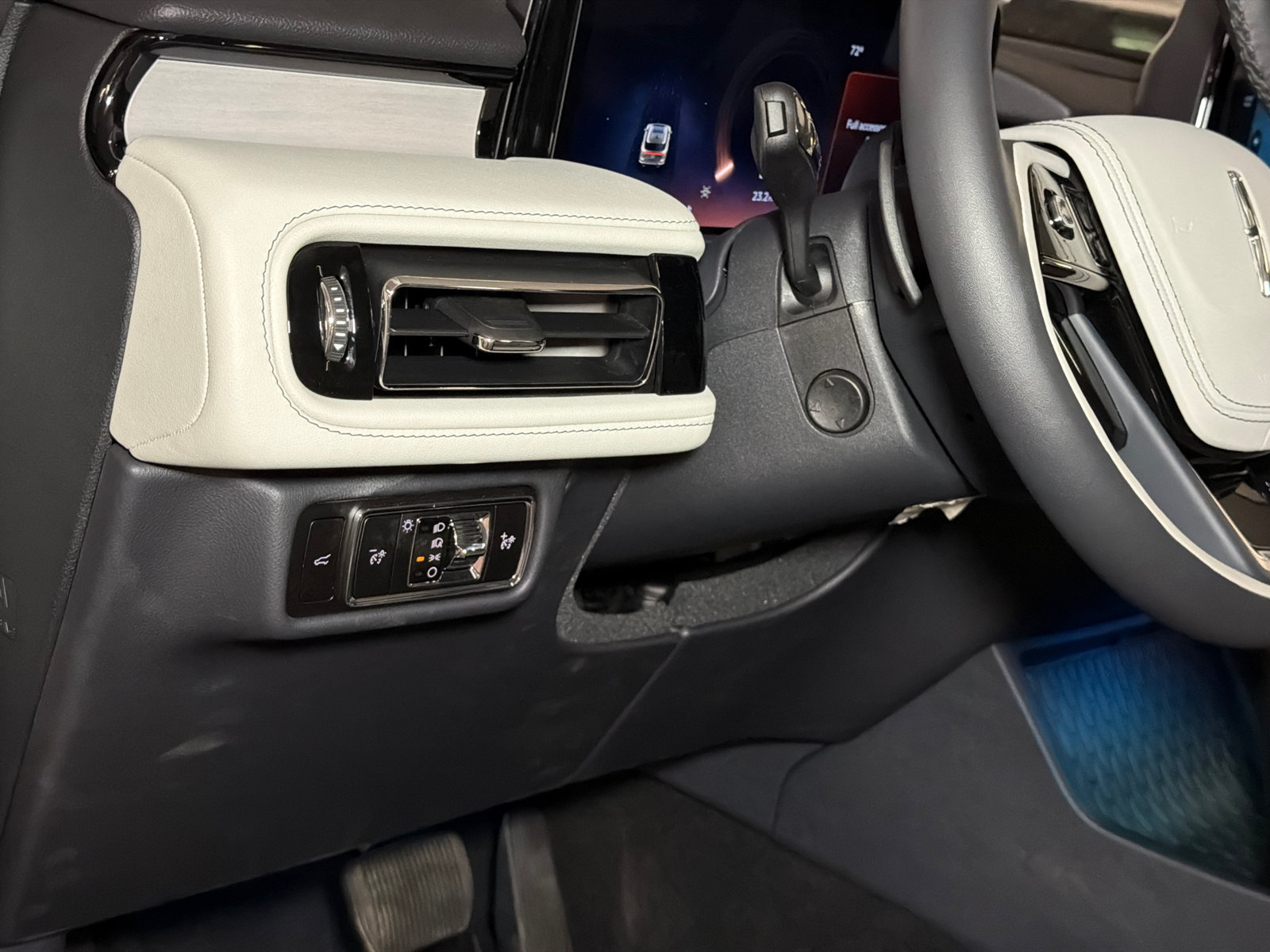 New 2026 Lincoln Aviator Reserve w/ Luxury Package AWD/4WD image 20