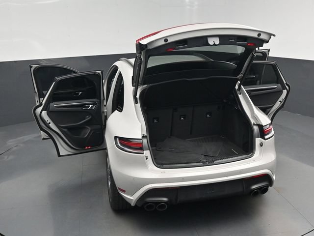 Used 2024 Porsche Macan AWD/4WD image 30