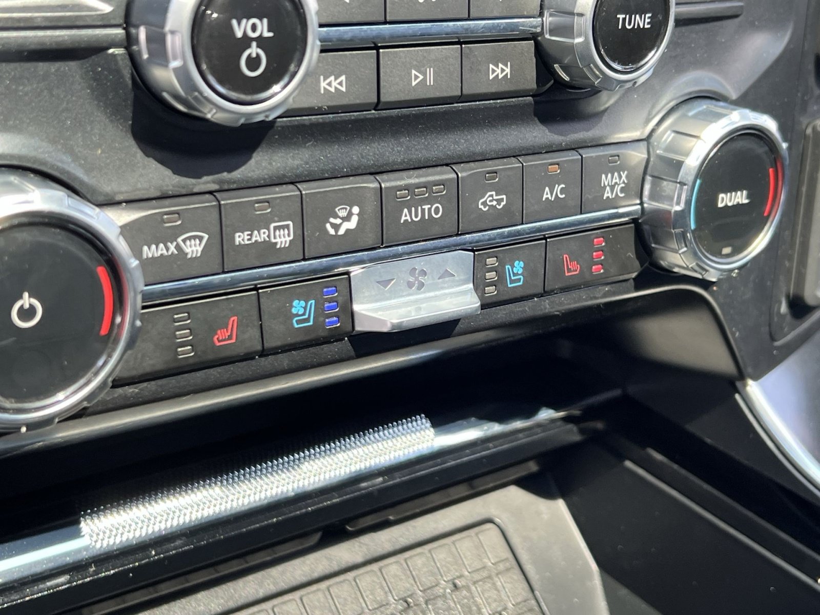 Used 2023 Ford F150 Raptor w/ Raptor 37 Performance Package AWD/4WD image 40