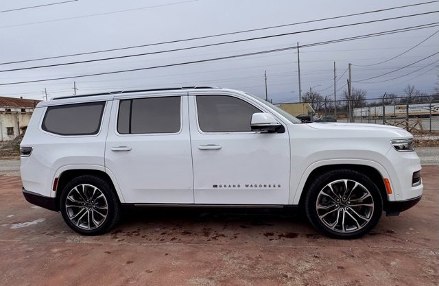 Used 2022 Jeep Grand Wagoneer Series III w/ Rear Seat Video Group 1 image 4