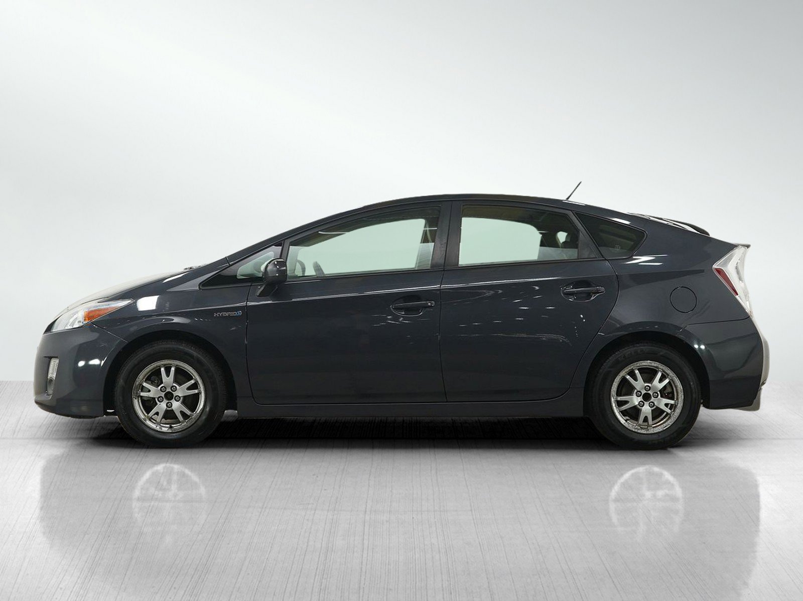 Used 2010 Toyota Prius Four image 2