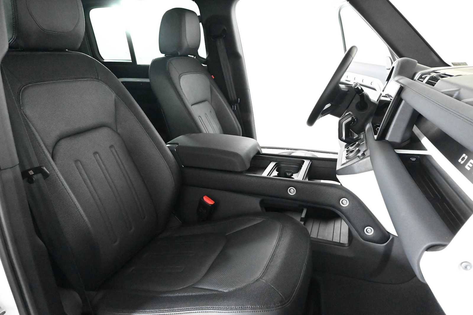 Used 2022 Land Rover Defender 110 X-Dynamic SE AWD/4WD image 2