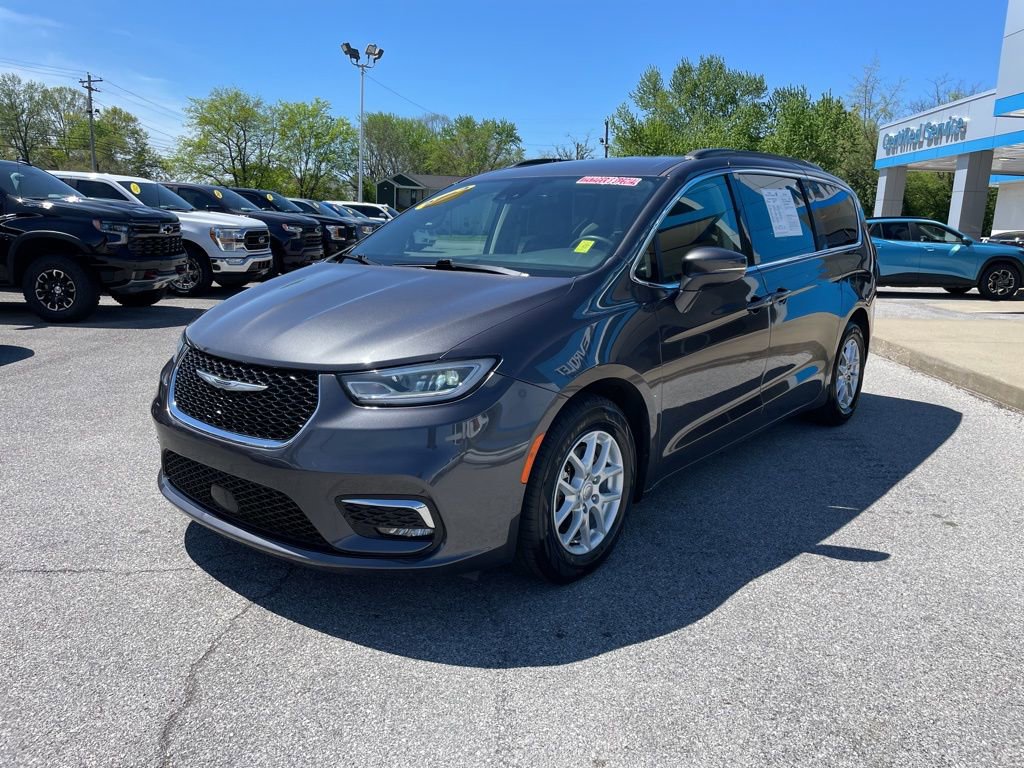 Used 2022 Chrysler Pacifica Touring-L FWD image 3