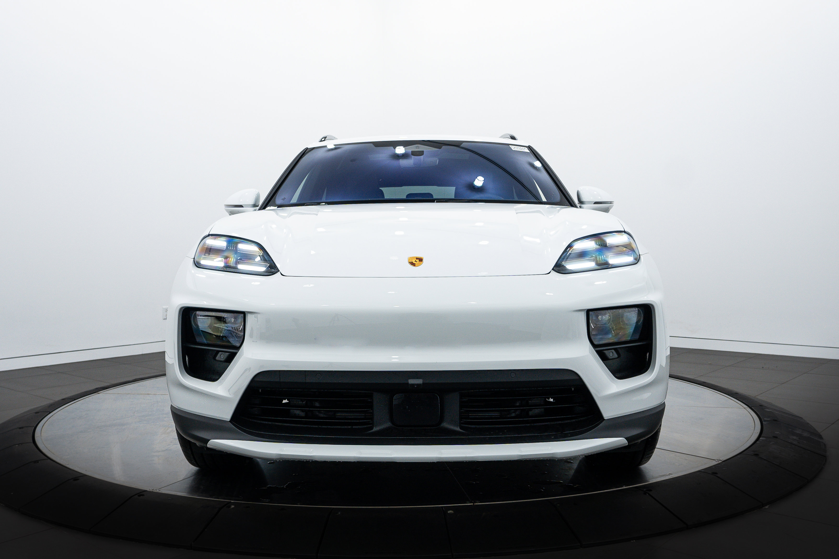 New 2025 Porsche Macan 4S Electric image 10