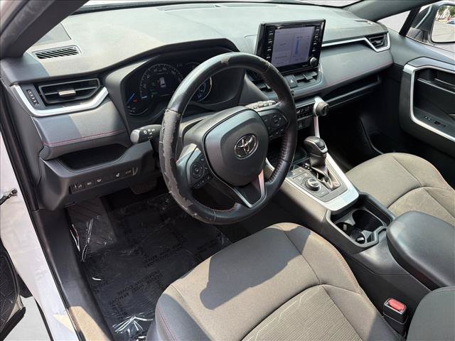 Used 2021 Toyota RAV4 SE w/ Weather & Moonroof Package AWD/4WD image 10