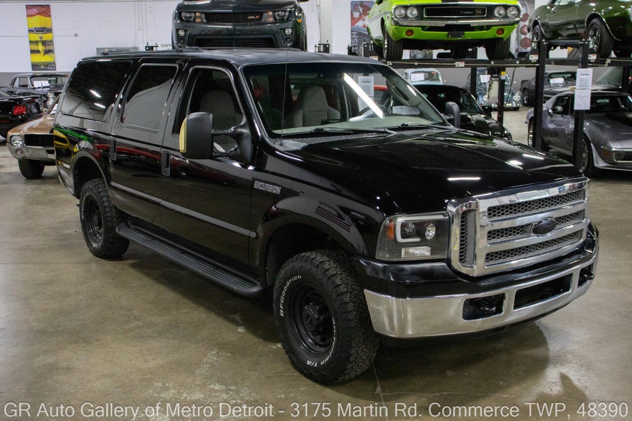 Used 2005 Ford Excursion XLT AWD/4WD image 9