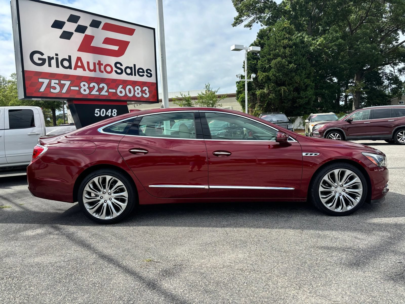 Used 2017 Buick LaCrosse Essence FWD image 2