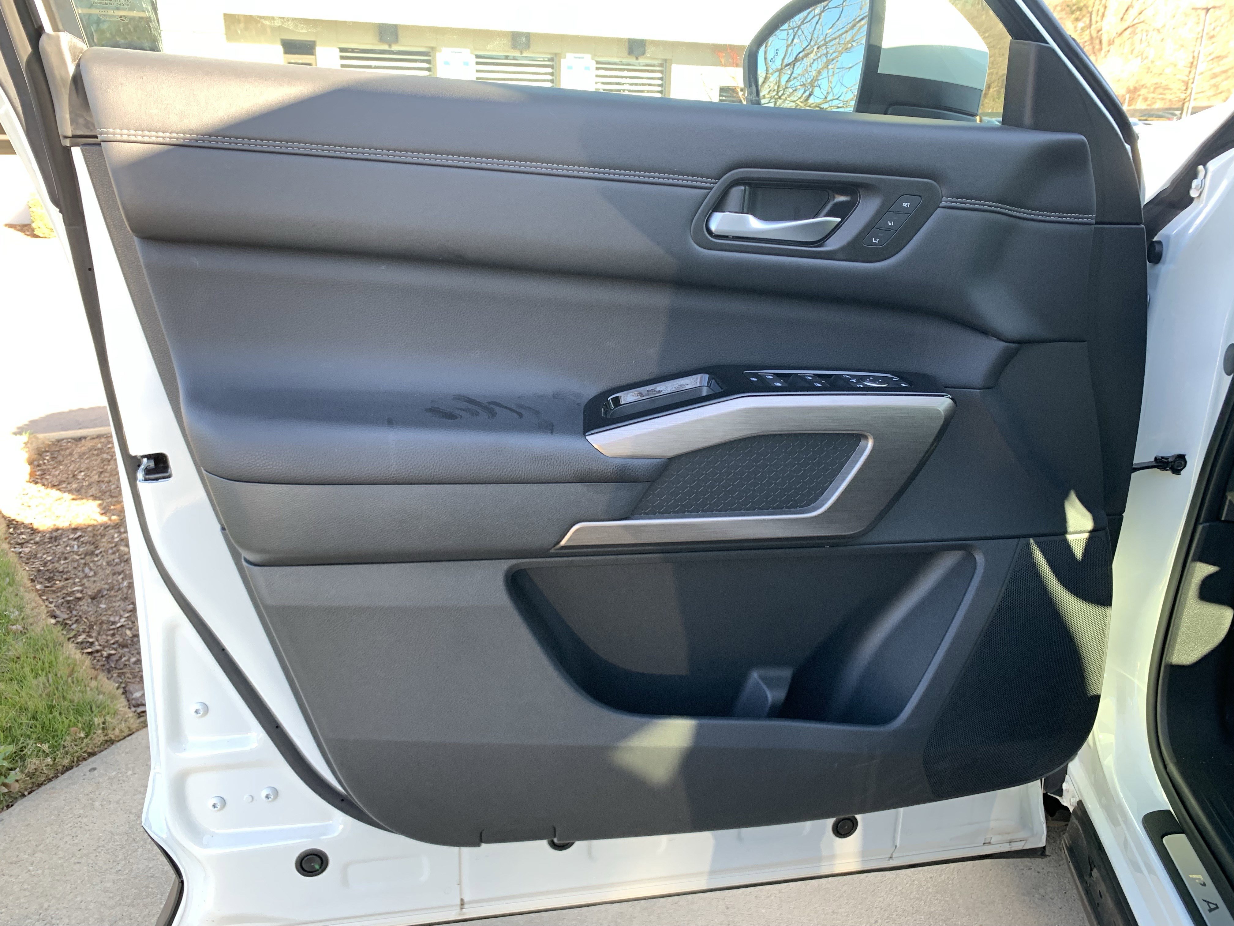 Used 2024 Nissan Pathfinder Platinum w/ Cargo Package image 14