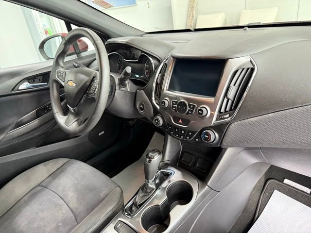Used 2017 Chevrolet Cruze LT image 24
