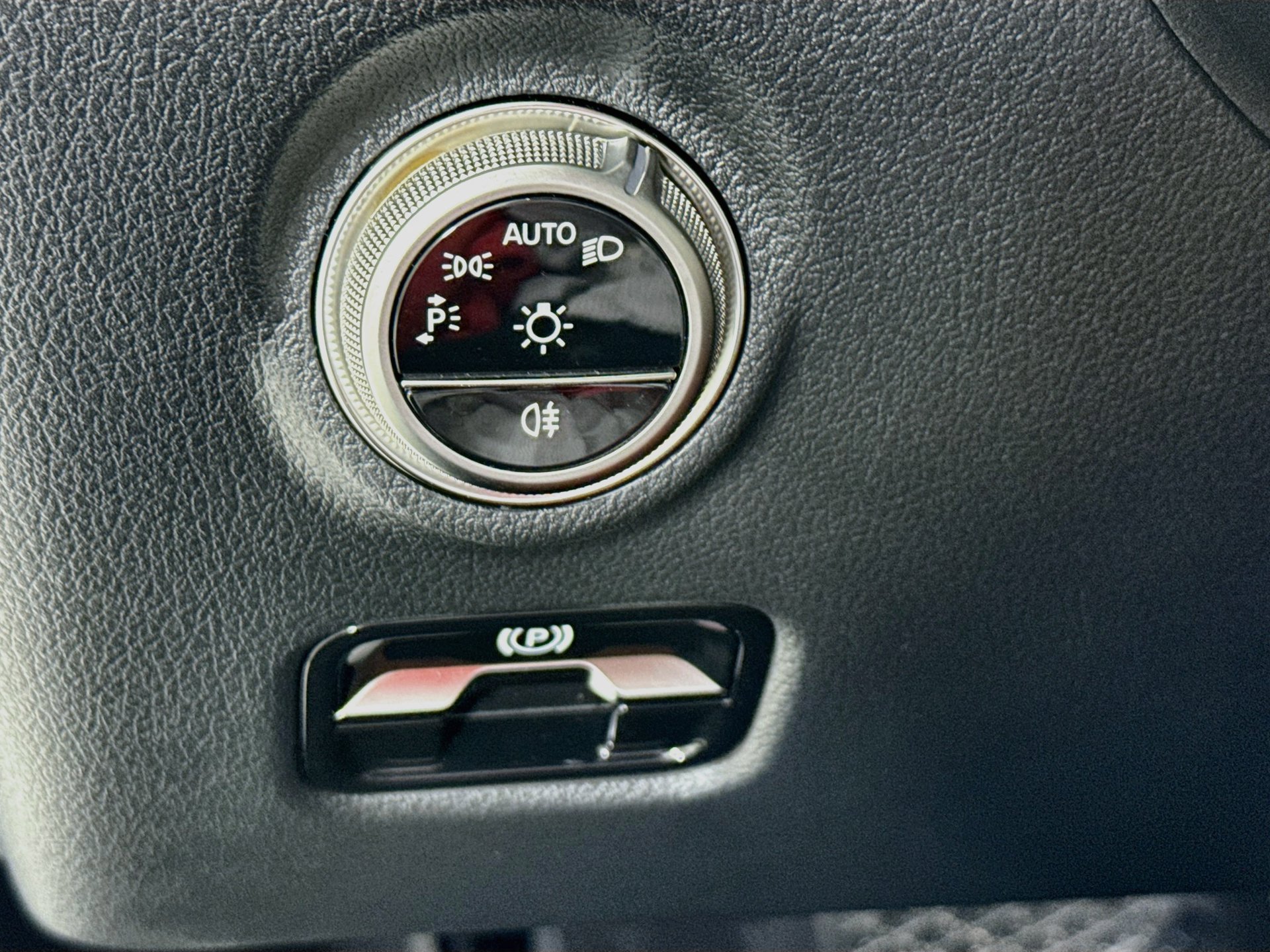 Used 2025 Mercedes-Benz C 300 Sedan image 11