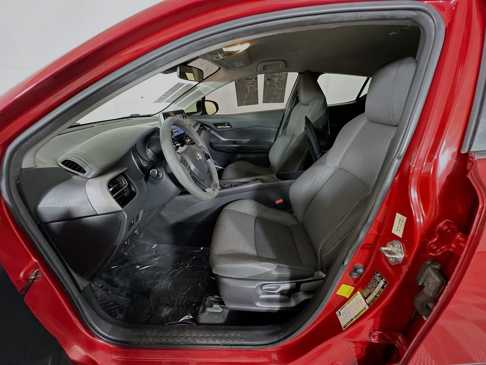 Used 2020 Toyota C-HR LE FWD image 12