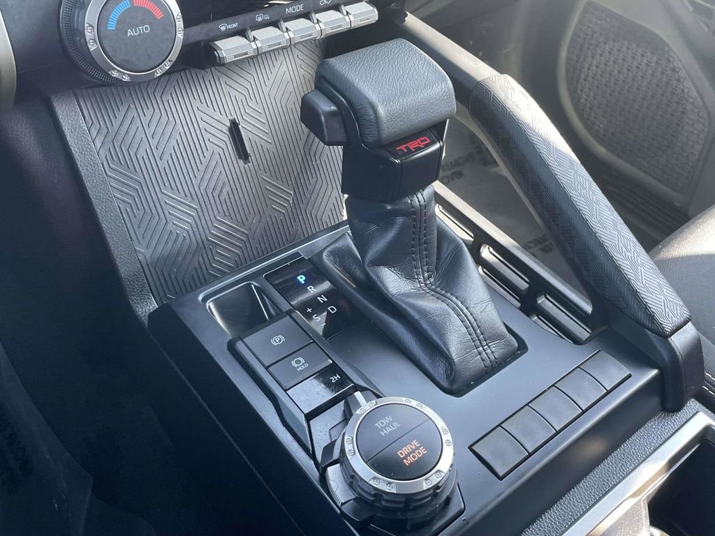 Used 2024 Toyota Tacoma TRD Sport AWD/4WD image 40