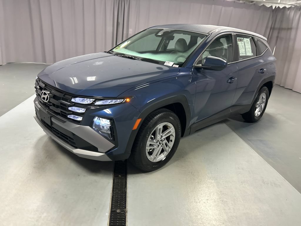 Used 2025 Hyundai Tucson SE AWD/4WD image 3