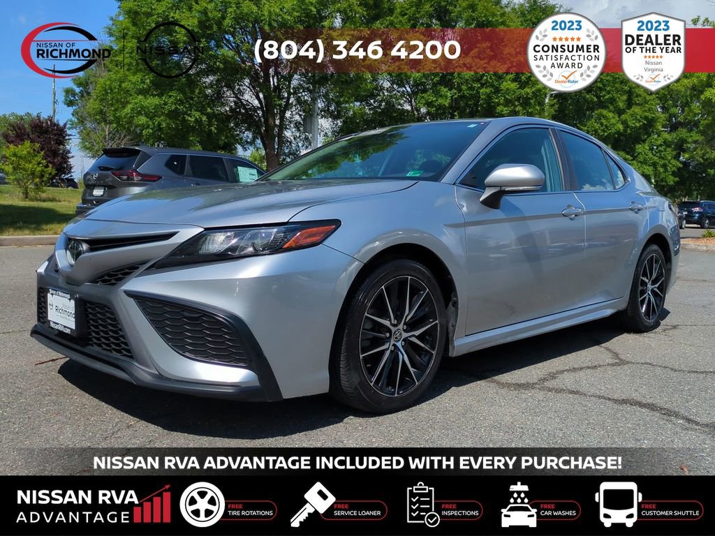 Used 2022 Toyota Camry SE image 2