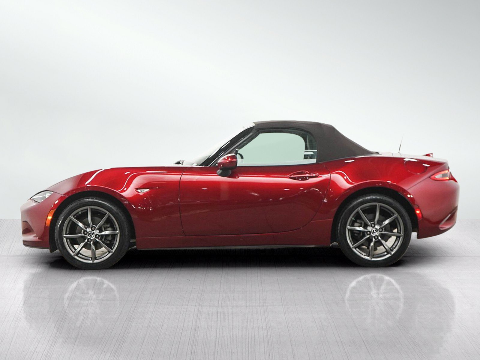 Used 2019 MAZDA MX-5 Miata Grand Touring RWD image 2