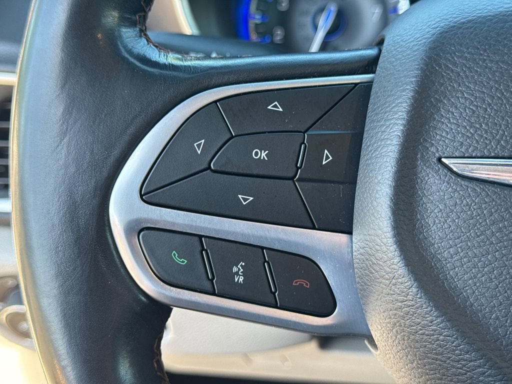 Used 2019 Chrysler Pacifica Touring-L image 24
