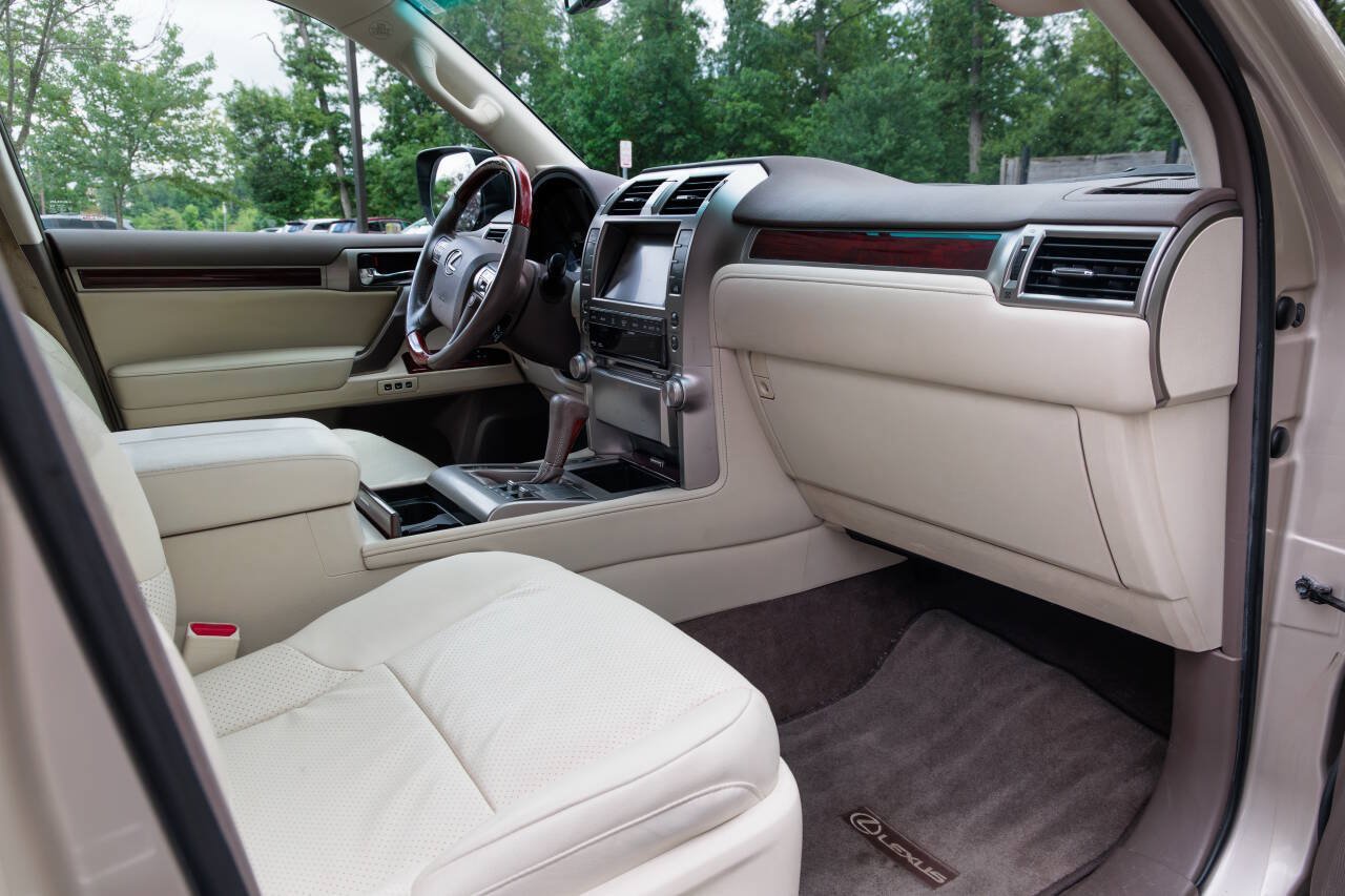 Used 2010 Lexus GX 460 w/ Comfort Plus Pkg AWD/4WD image 20