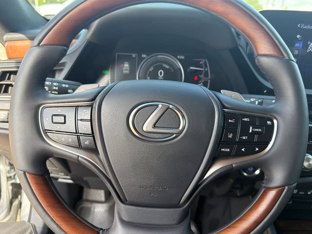 Used 2022 Lexus ES 300h Ultra Luxury w/ Accessory Package 2 FWD image 28