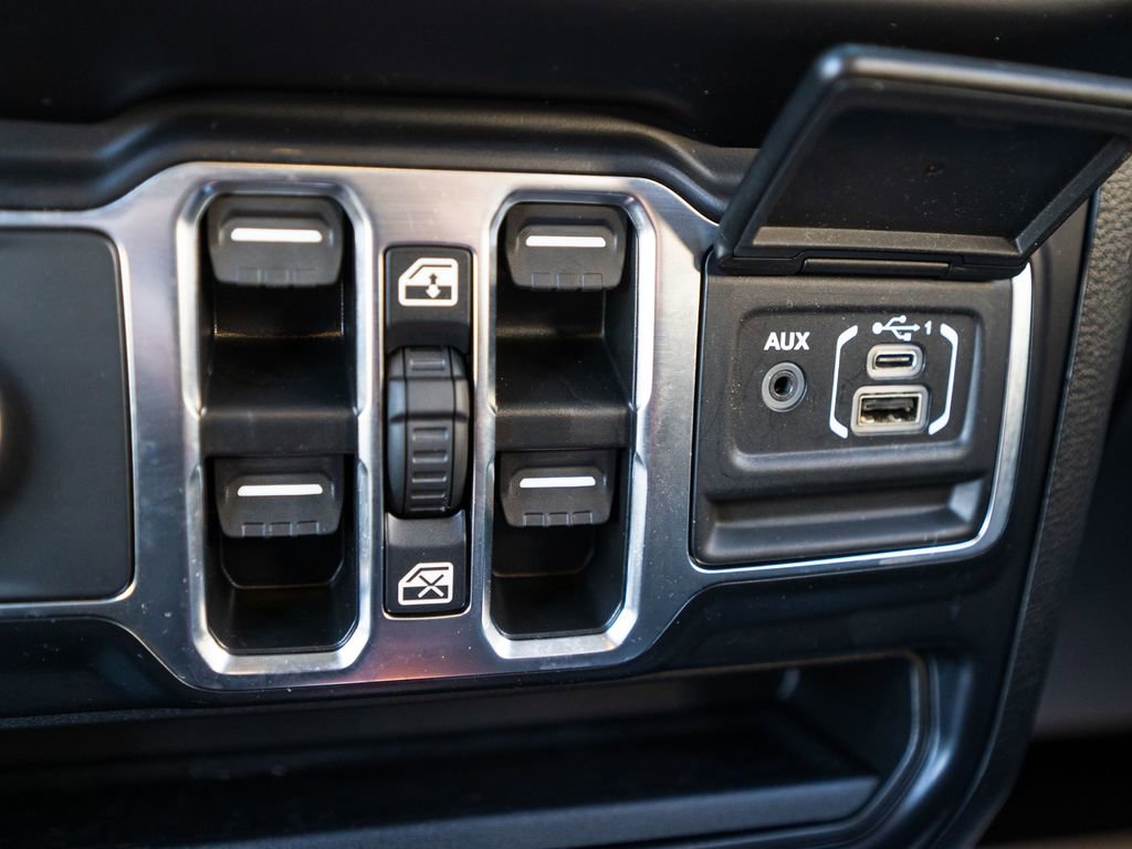 Used 2021 Jeep Wrangler Unlimited Sahara w/ Dual Top Group image 29