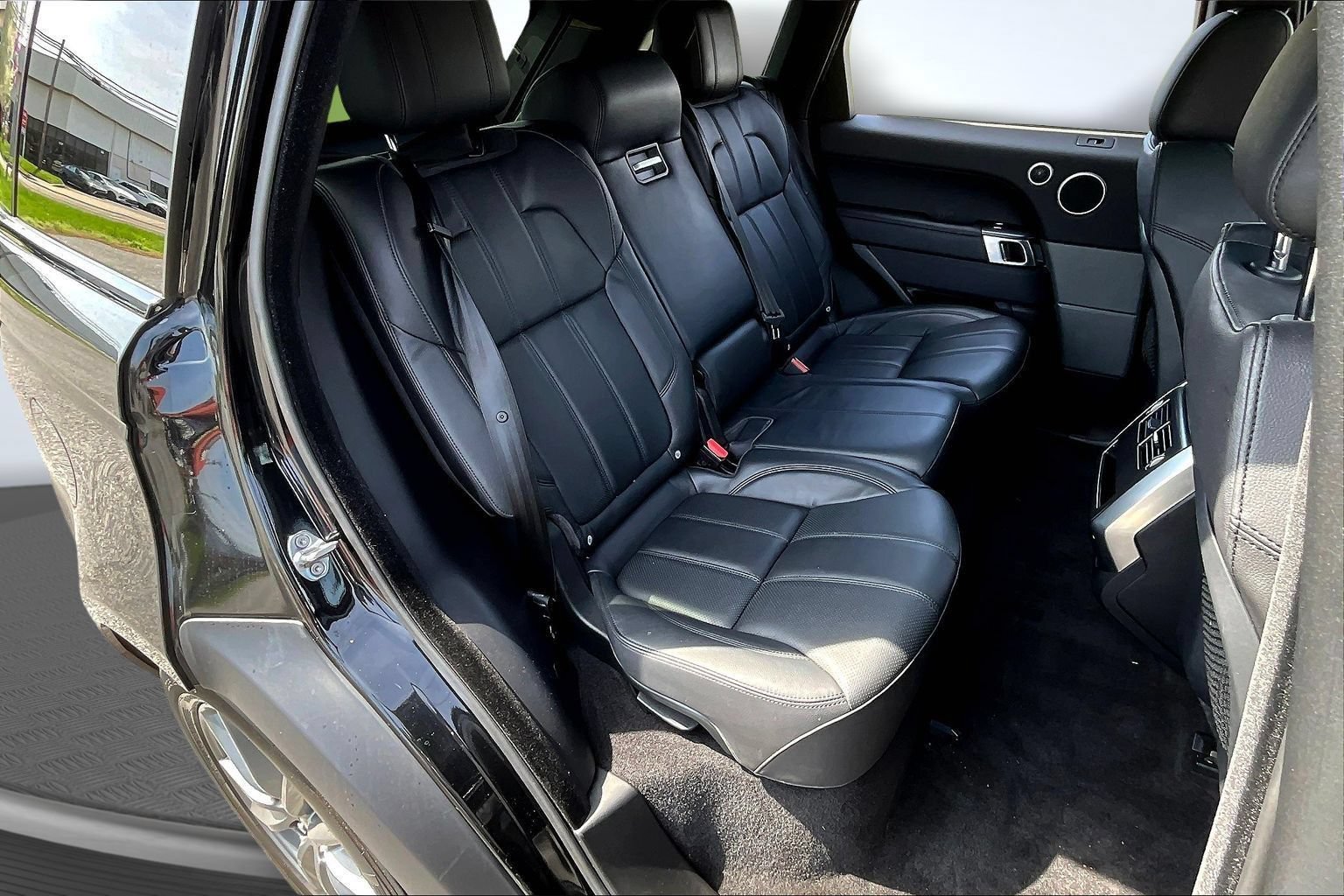 Used 2017 Land Rover Range Rover Sport SE AWD/4WD image 28