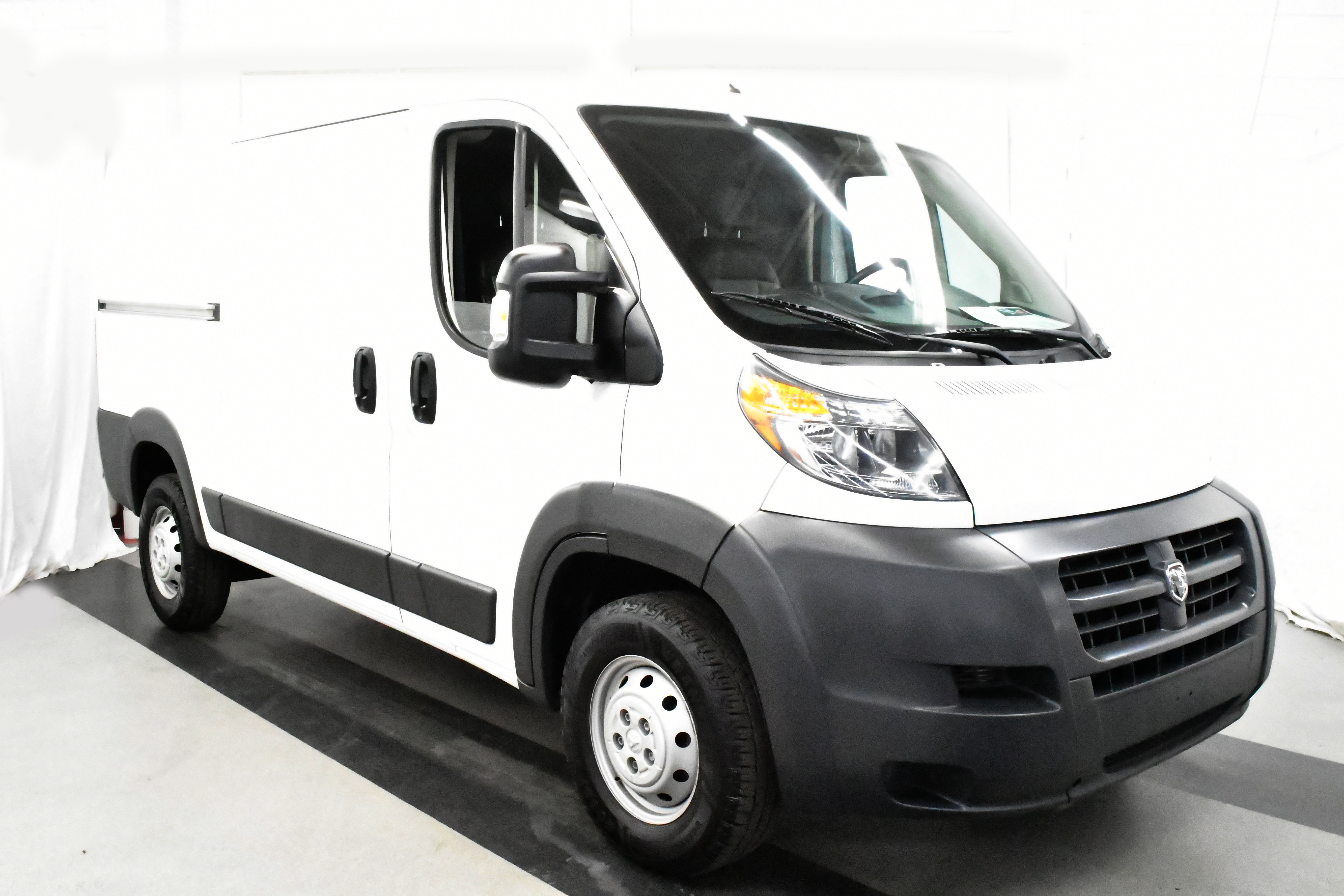 Used 2025 RAM ProMaster 2500 w/ Convenience Group image 4