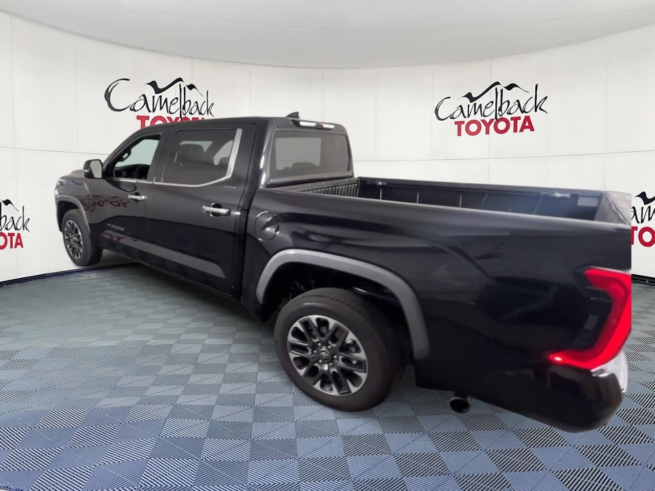 Used 2025 Toyota Tundra Limited AWD/4WD image 8