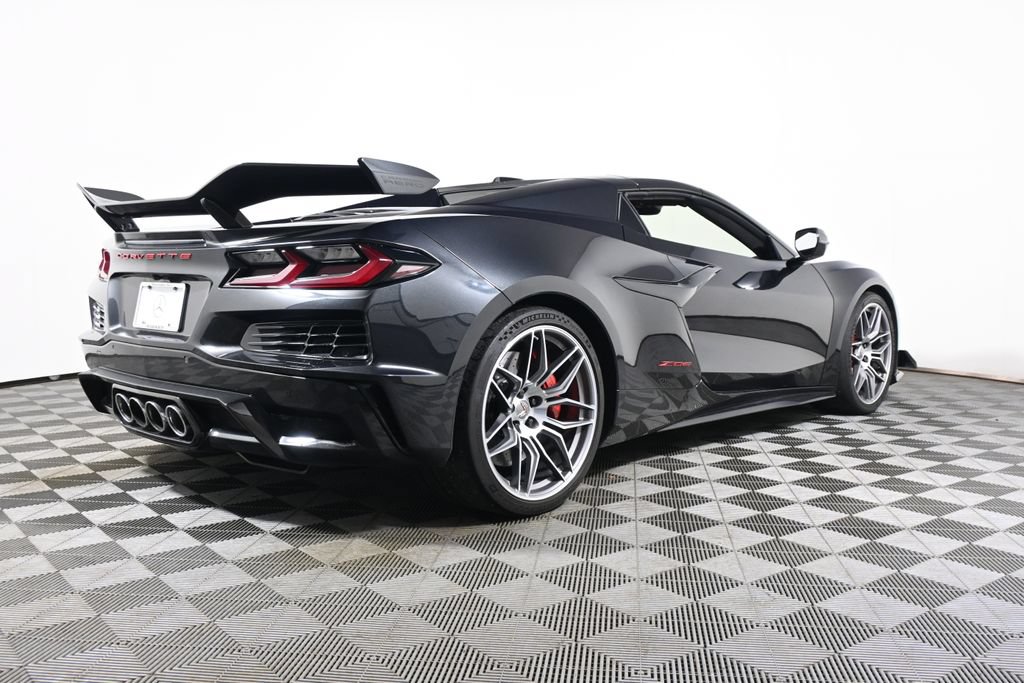 Used 2024 Chevrolet Corvette Z06 w/ Z07 Performance Package RWD image 7