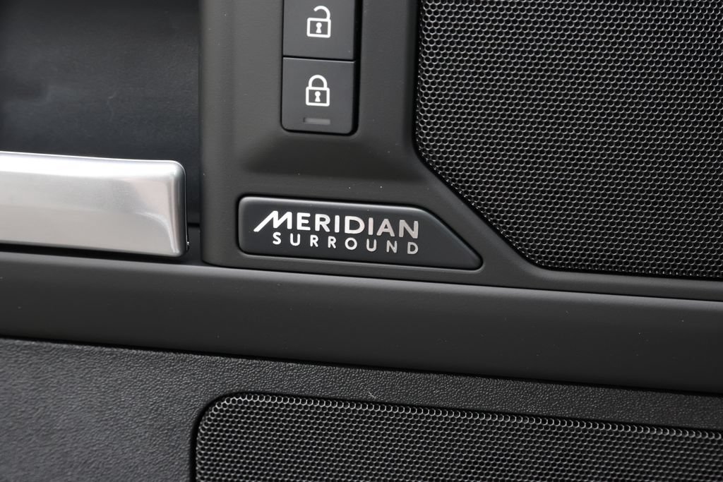 New 2026 Land Rover Defender 110 X-Dynamic SE AWD/4WD image 11
