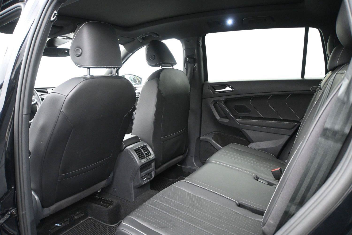 Used 2023 Volkswagen Tiguan SE R-Line AWD/4WD image 9