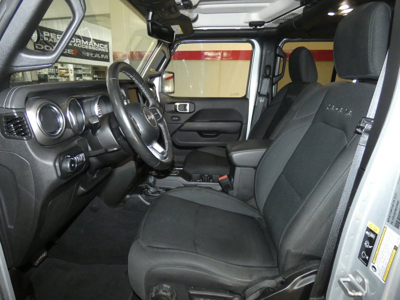 Used 2022 Jeep Wrangler Unlimited Sahara w/ Cold Weather Group AWD/4WD image 10