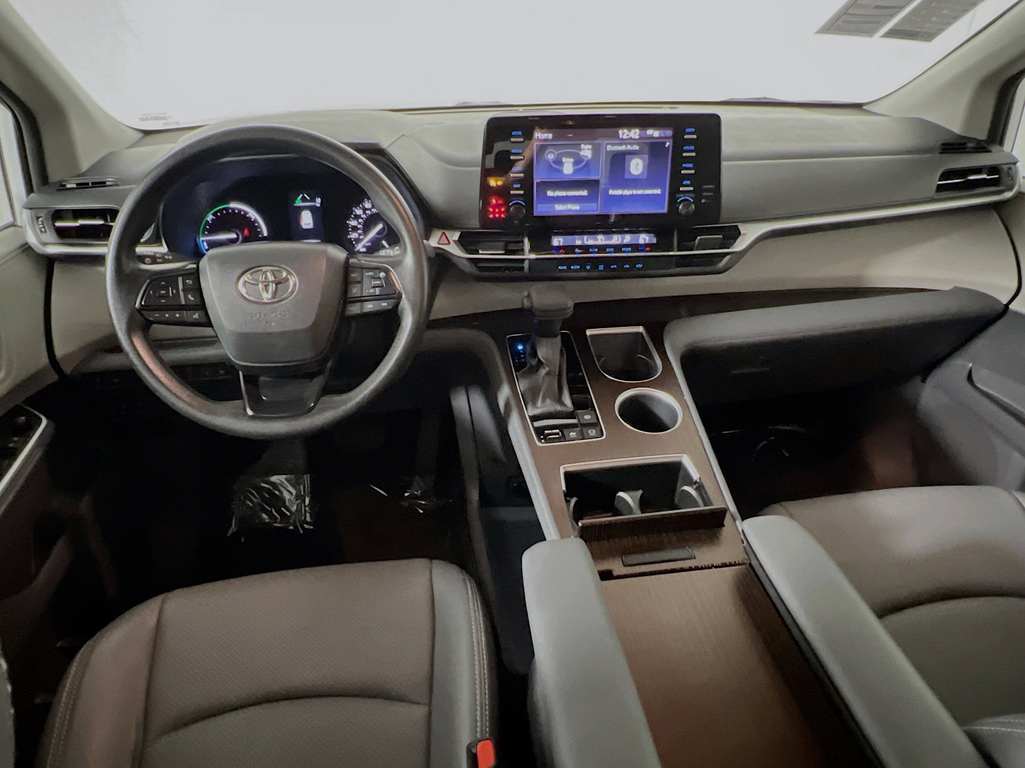 Used 2023 Toyota Sienna LE image 30