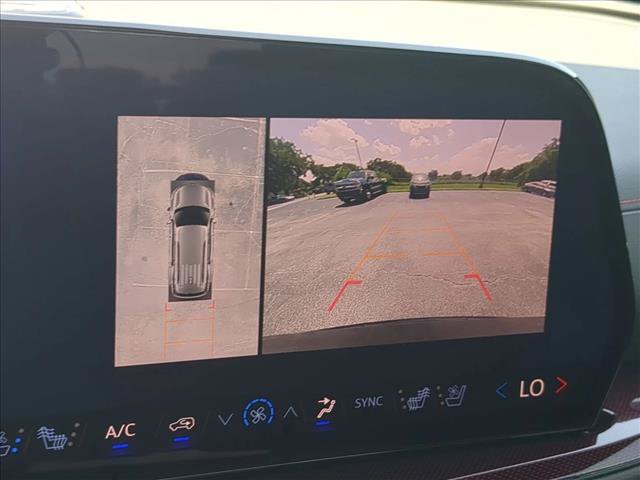 Used 2024 Chevrolet Traverse RS FWD image 13