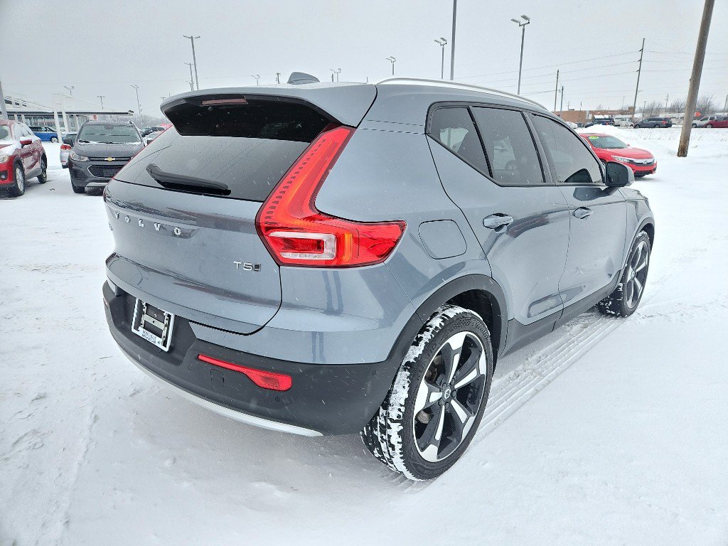 Used 2019 Volvo XC40 T5 Momentum image 4