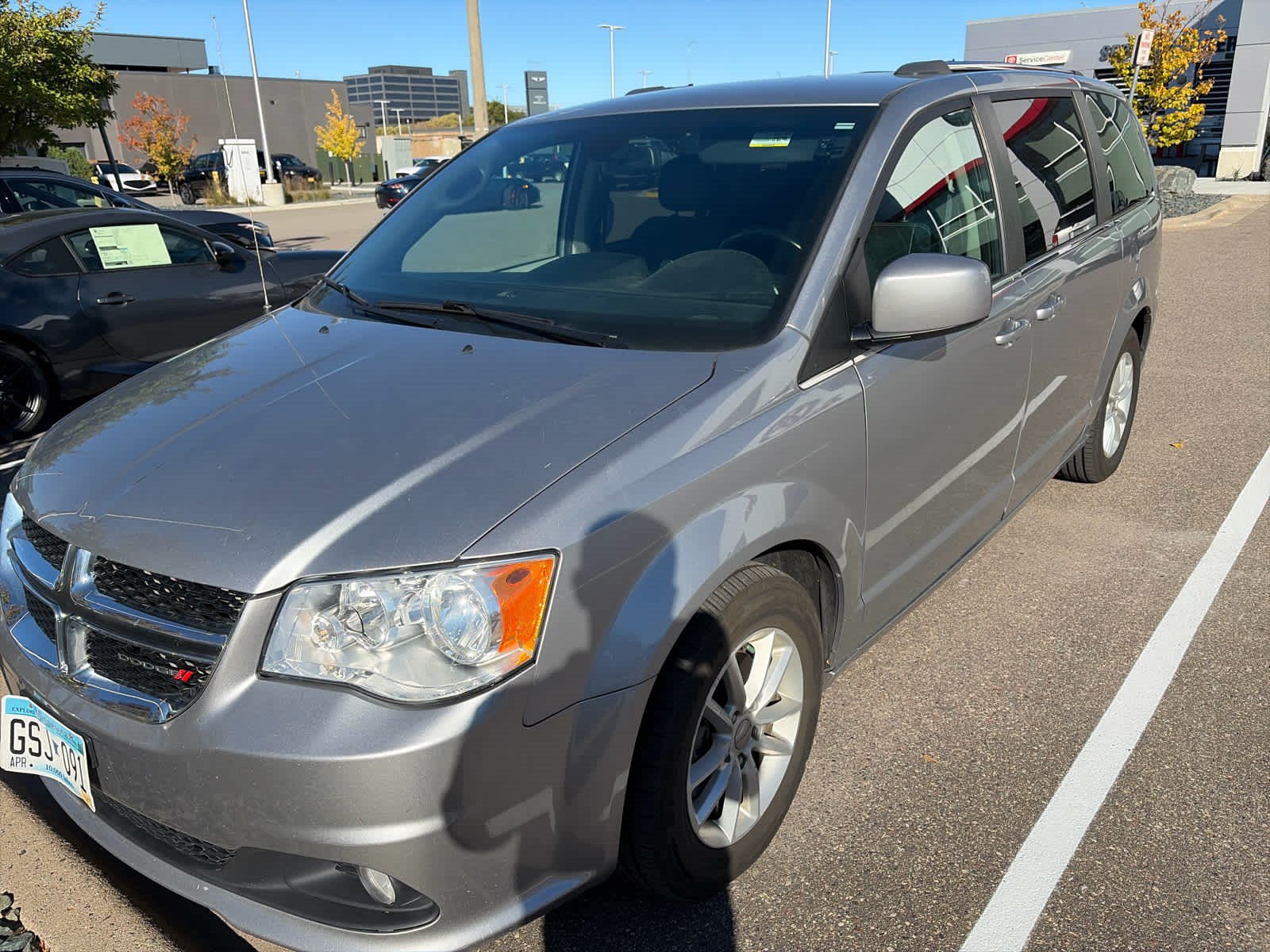 Used 2020 Dodge Grand Caravan SXT FWD image 3