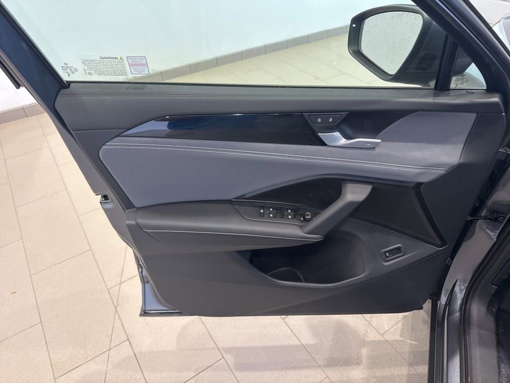 New 2025 Volkswagen Tiguan SE image 10