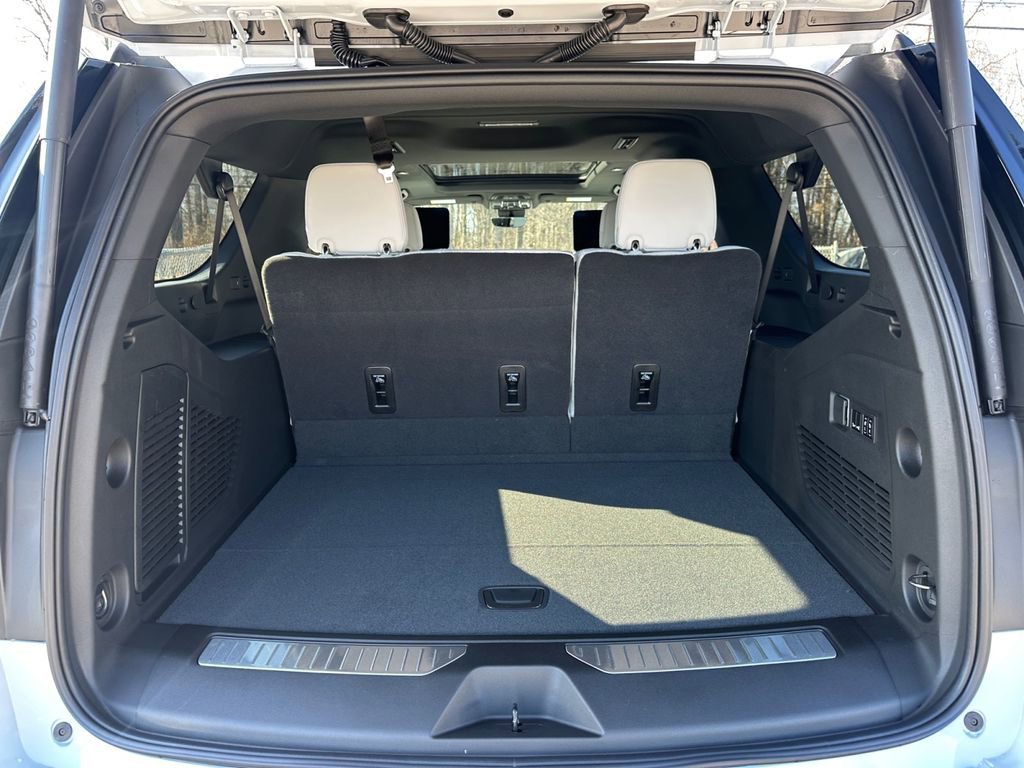New 2026 Chevrolet Suburban Premier image 24