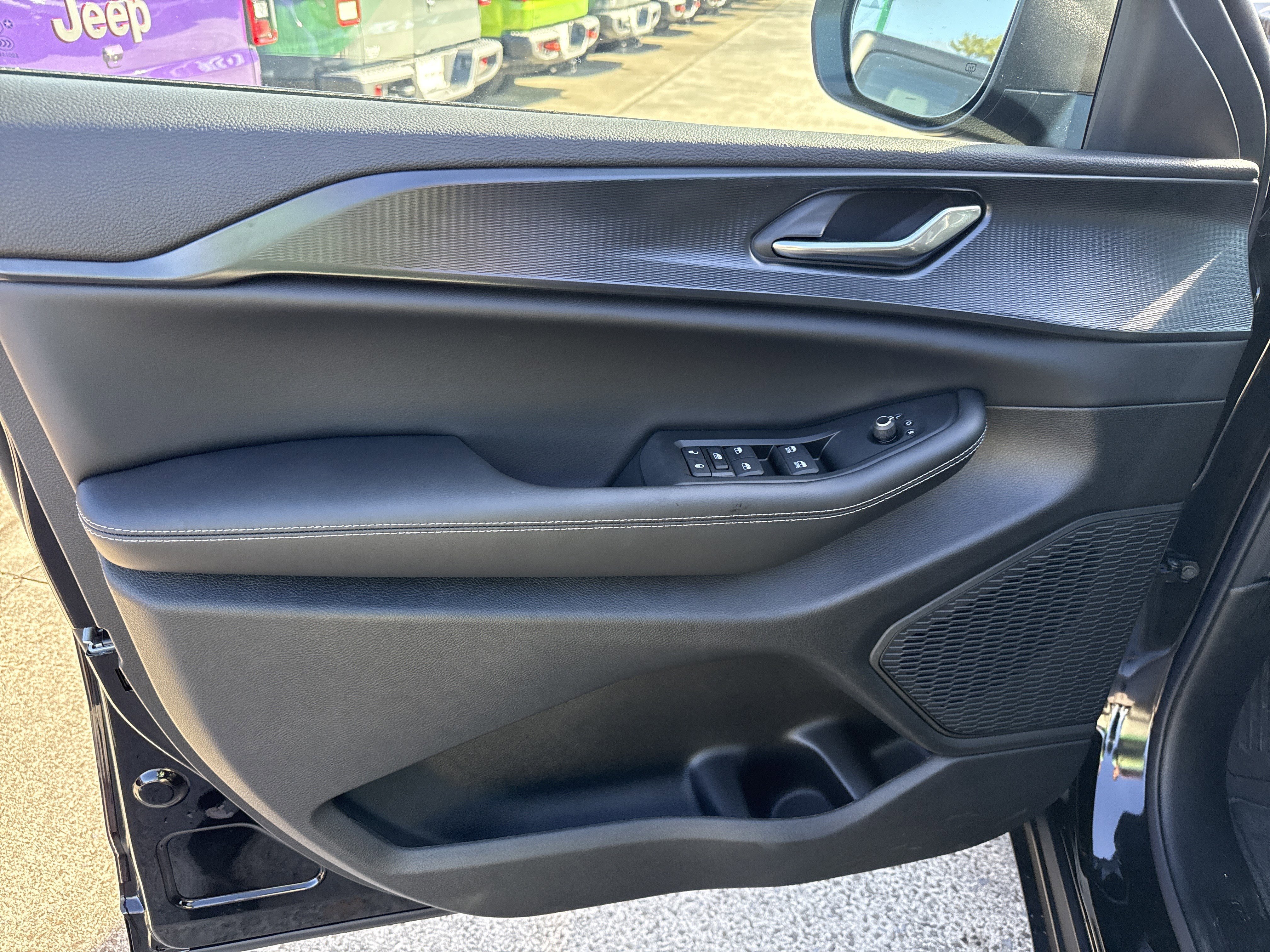 New 2025 Jeep Grand Cherokee Laredo image 10