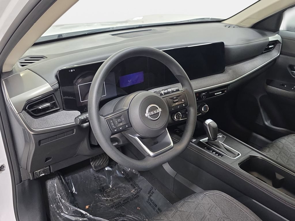 Used 2025 Nissan Kicks SV AWD/4WD image 16