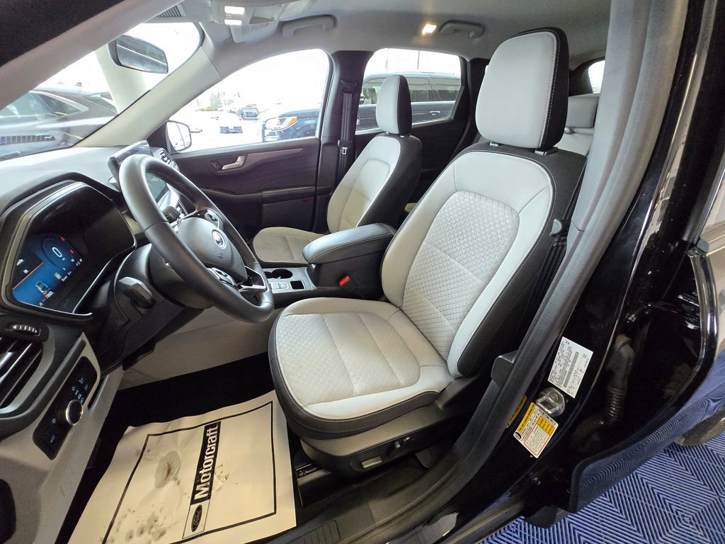 Used 2023 Ford Escape Active w/ Tech Pack #2 AWD/4WD image 9