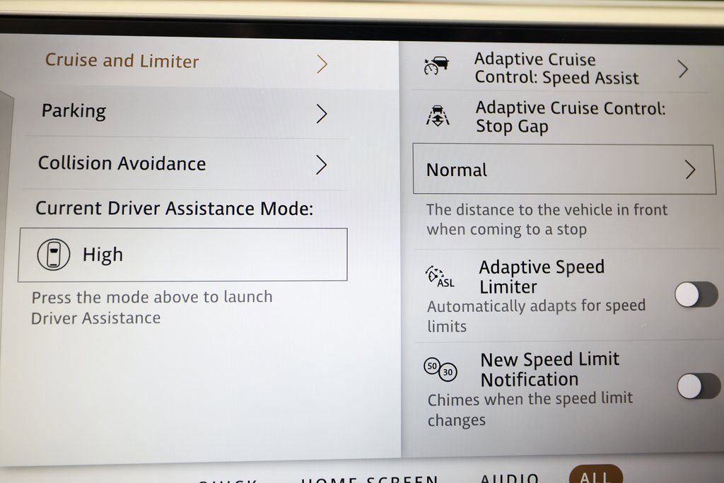 Used 2025 Land Rover Range Rover SE image 33