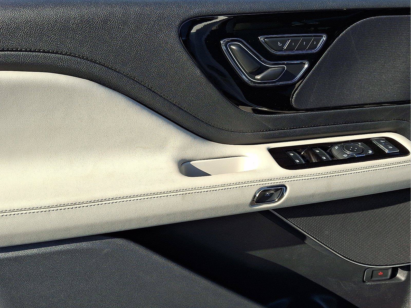 New 2027 Lincoln Aviator AWD image 7