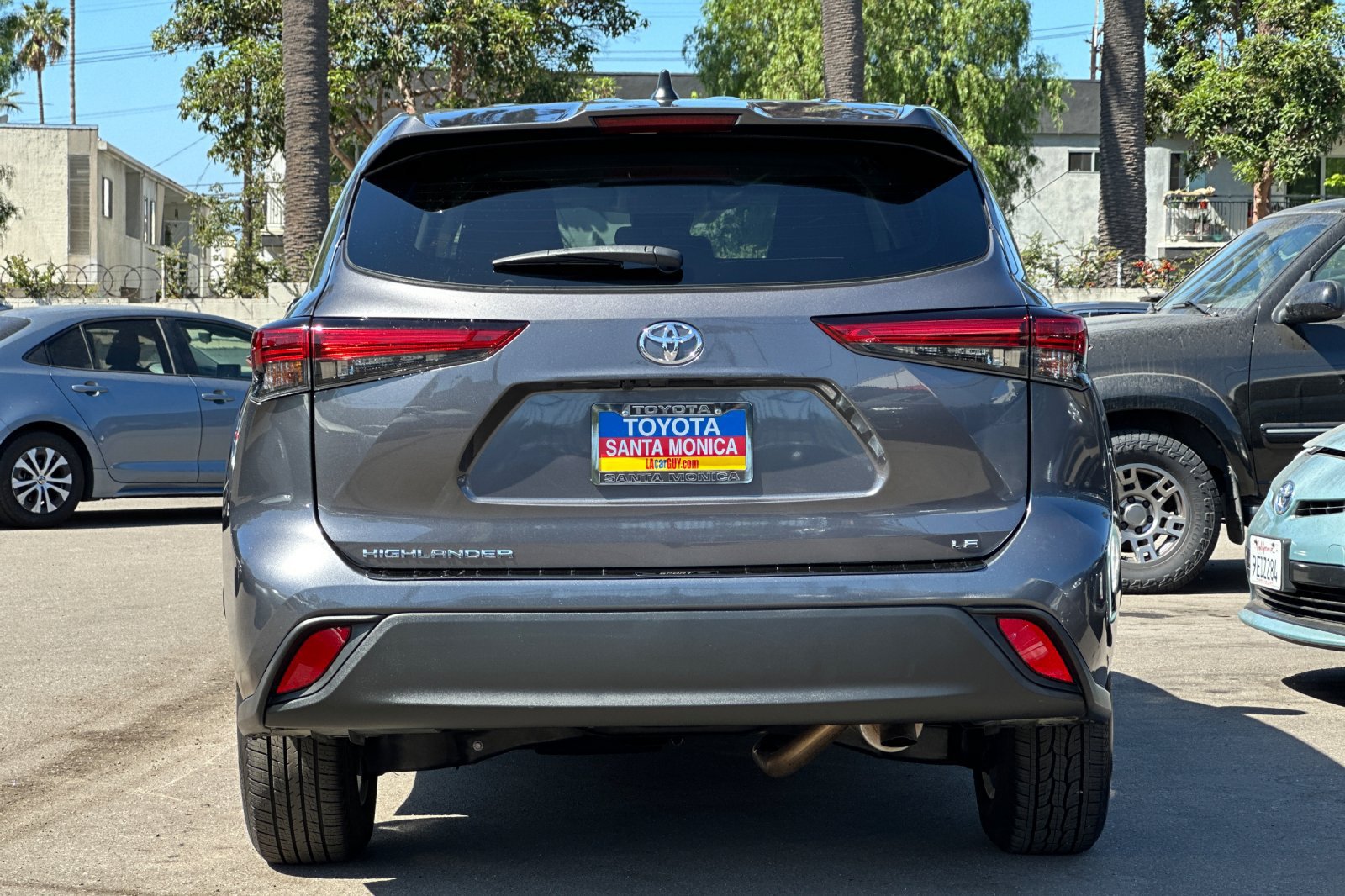 Used 2023 Toyota Highlander LE FWD image 5