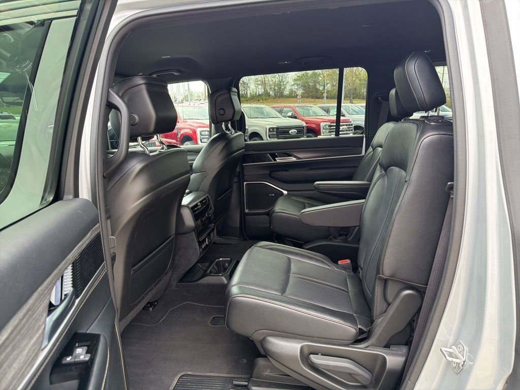 Used 2024 Jeep Wagoneer Series II AWD/4WD image 14