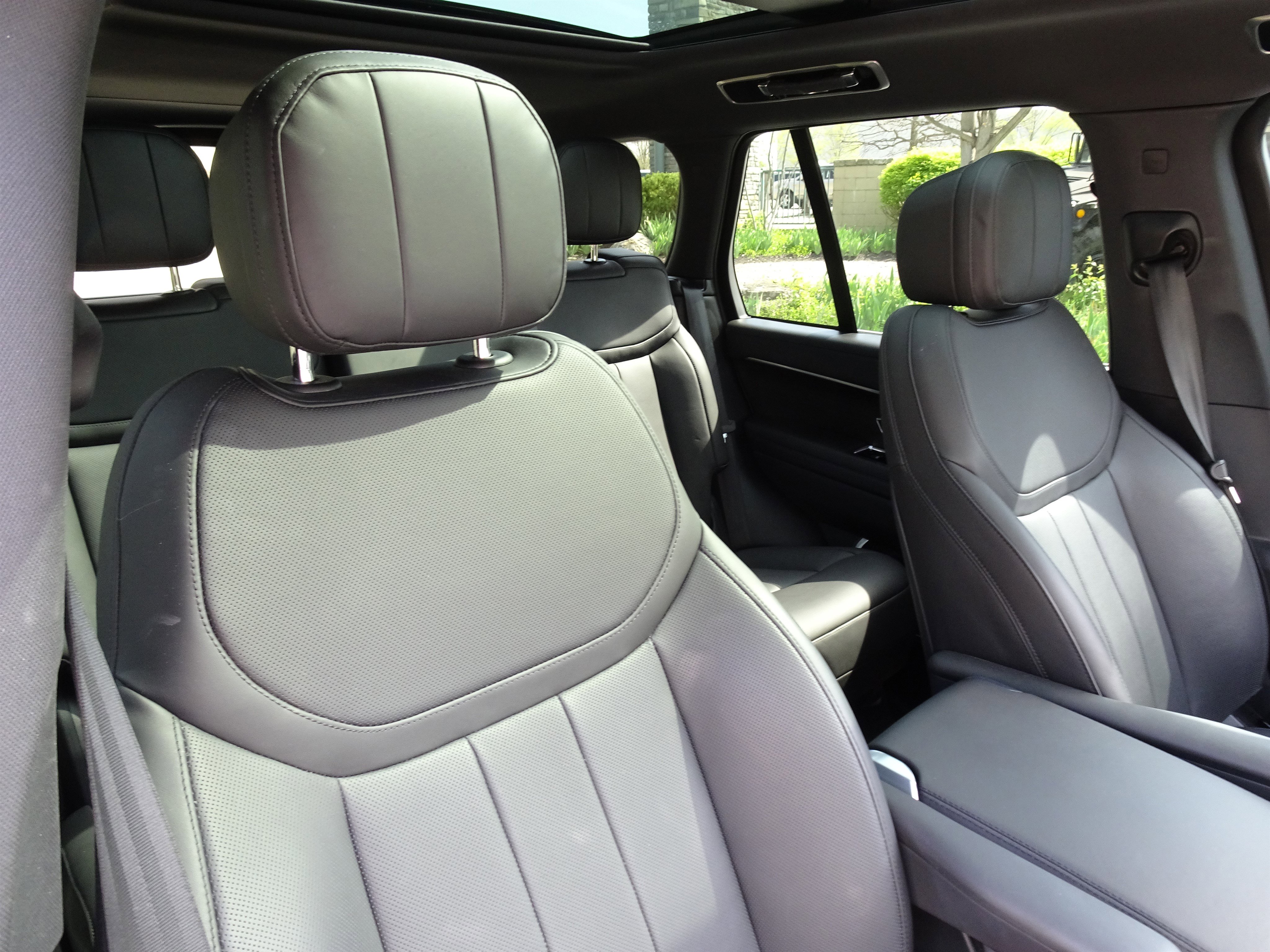 Certified 2024 Land Rover Range Rover SE AWD/4WD image 30