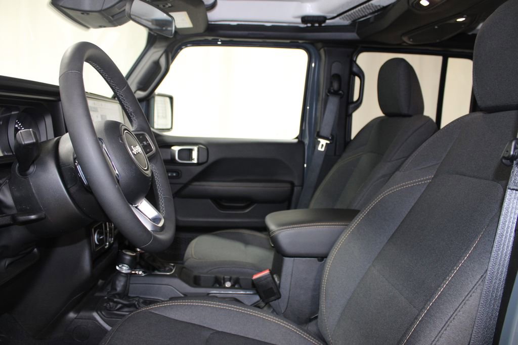 Used 2025 Jeep Wrangler Unlimited Sahara w/ Safety Group image 17