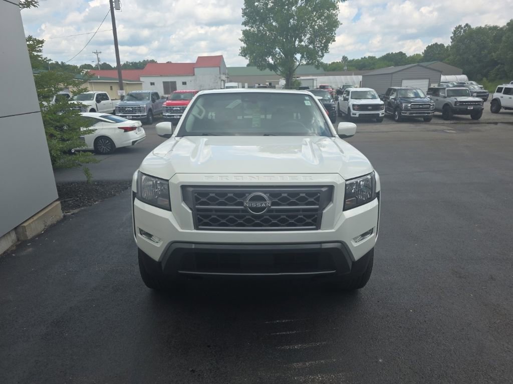 Used 2024 Nissan Frontier SV w/ SV Convenience Package AWD/4WD image 3