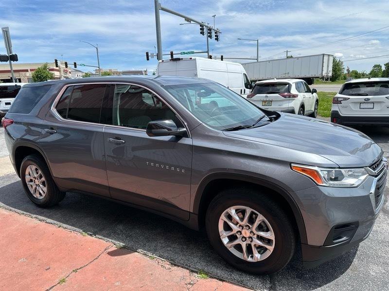 Used 2021 Chevrolet Traverse LS AWD/4WD image 3
