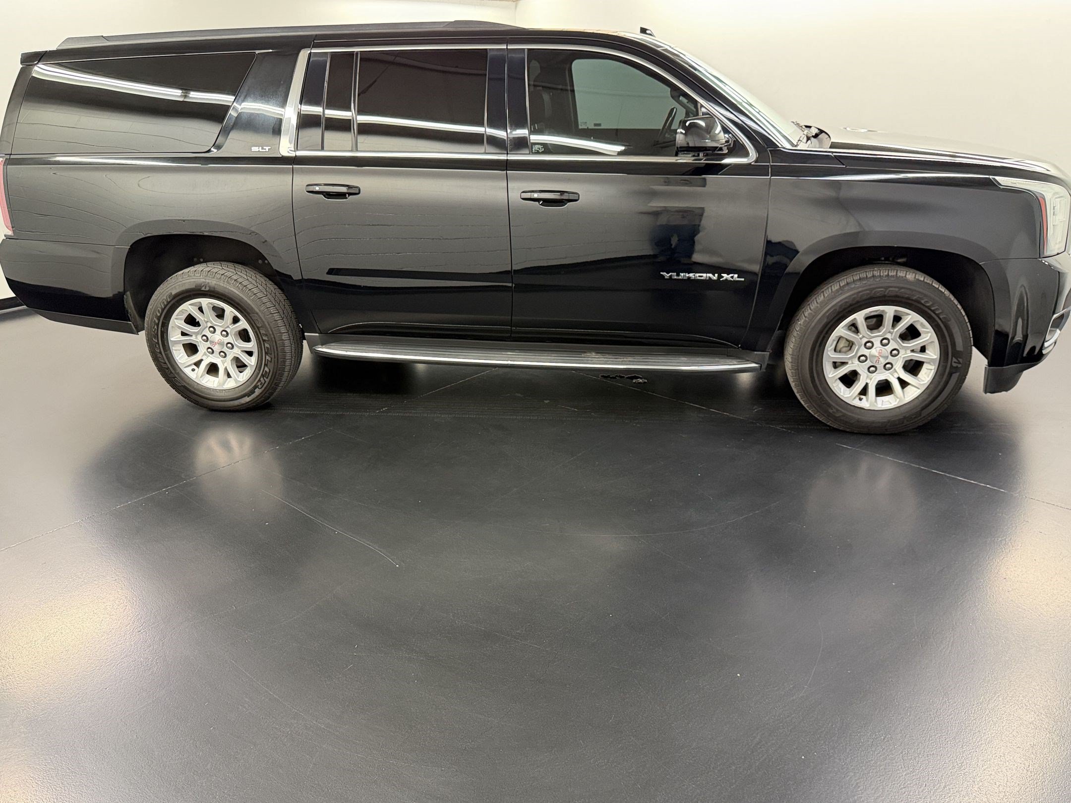 Used 2018 GMC Yukon XL SLT w/ Open Road Package AWD/4WD image 8