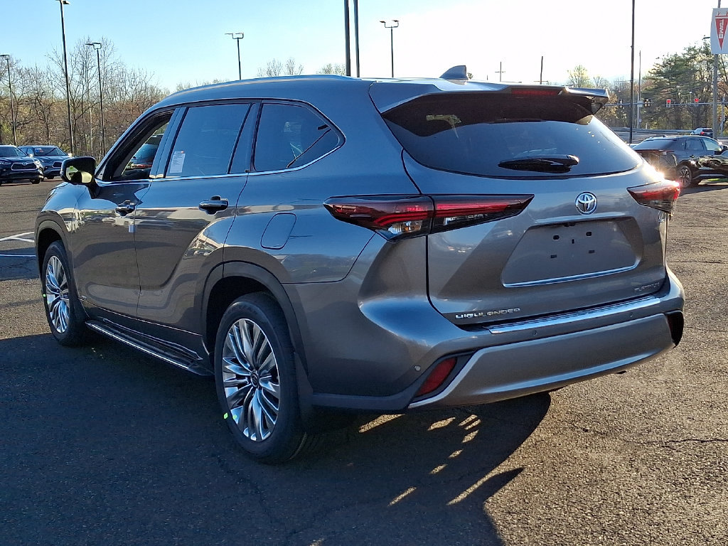 New 2026 Toyota Highlander Platinum AWD/4WD image 3