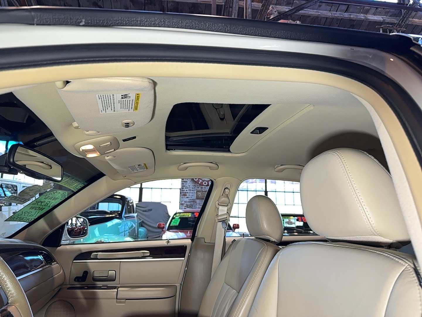 Used 2007 Lincoln Town Car Signature RWD image 14